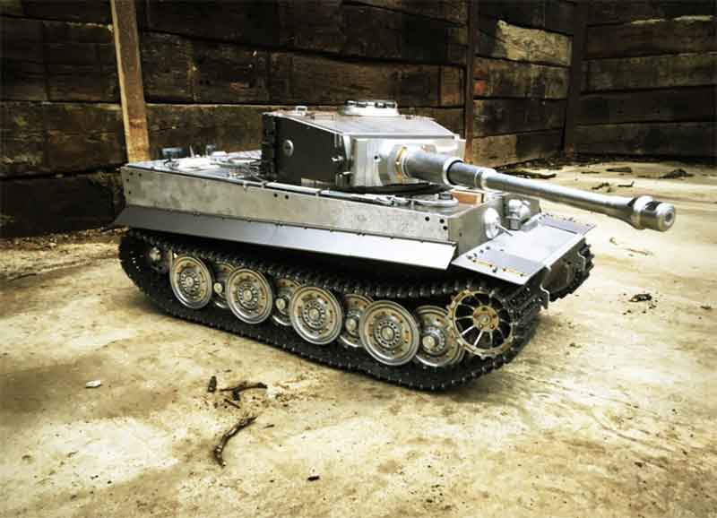 ラジコン 戦車 タンク ロボット アルミ金属製　HOTRC 8チャンネル ラジコン 戦車 タンク ロボット アルミ金属製HOTRC 8チャンネル