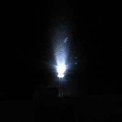 �⵱��LED���5mm��3.2V��20mA��8000mcd��