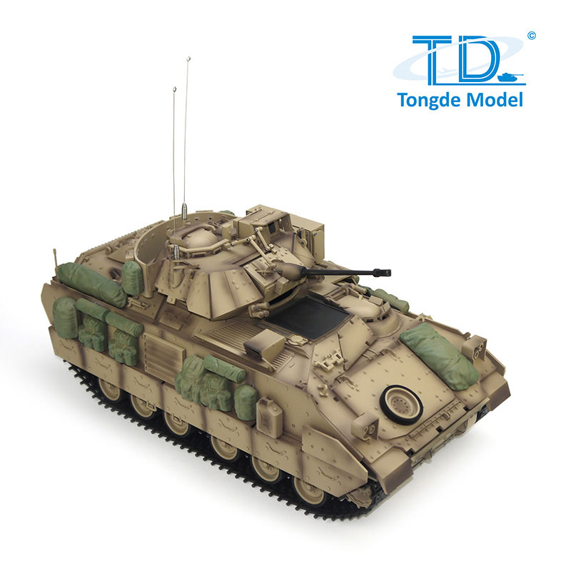 Tongde Model 1/16  M2A2 �֥�åɥ졼 Bradley   2.4GHz�ʥץ��������ܥå������ץ������㥿�ԥ顦�ץ����ۥ����롦BB�ꥳ���롦������ɡ�ȯ����͡�M2121