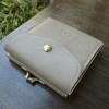 2020春夏限定色【IL BISONTE】 イルビゾンテ 2つ折りガマ口財布 2つ折りガマ口財布 54202304840 (COL KHAKIカーキ)