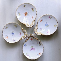Meissen Scattered Flower    Shell Dish (Set of 4)