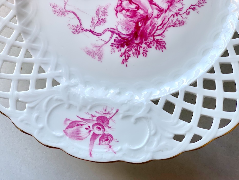 ŷ�Ȥ������줿ƩĦ�ץ졼��