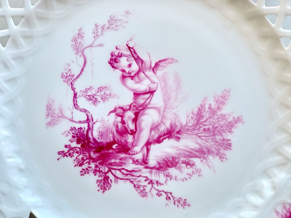 ŷ�Ȥ������줿ƩĦ�ץ졼��