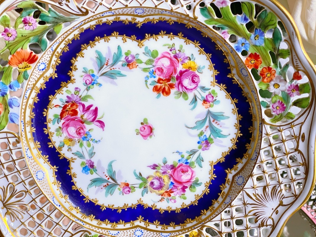 ɥ쥹ǥ󡡥ɥĤ鯤ȥ֡ƩĦץ졼    Dresden Rose Bouquet Reticulated Plate