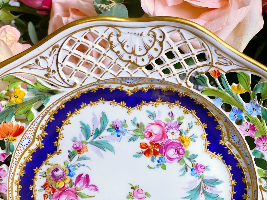 ɥ쥹ǥ󡡥ɥĤ鯤ȥ֡ƩĦץ졼    Dresden Rose Bouquet Reticulated Plate