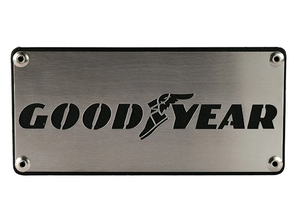 GOODYEARロゴ入 メタル ヒッチカバー