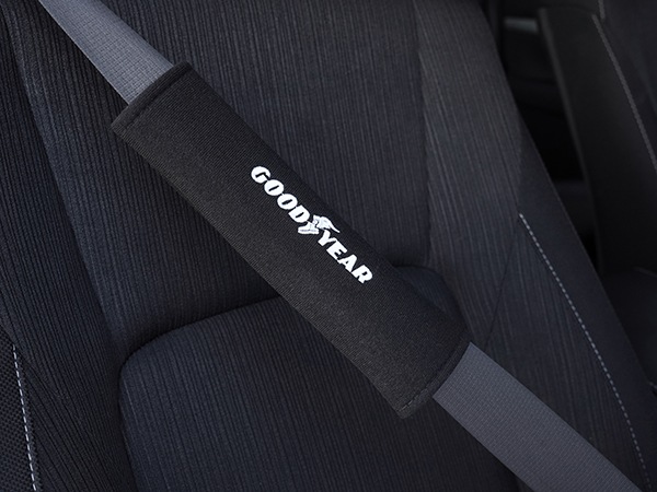 GOODYEAR シートベルトカバー シートベルトパッド 2本セット GOODYEARロゴ入