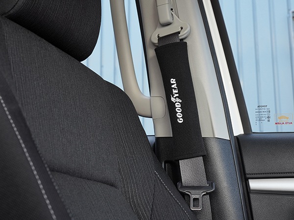 GOODYEAR シートベルトカバー シートベルトパッド 2本セット GOODYEARロゴ入