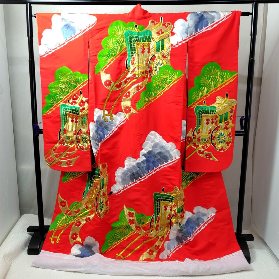 【used】着物『打掛』舞台衣装　インテリア　kimono uchikake　和装　花嫁衣裳　日本　Japanese　伝統衣装　中古品