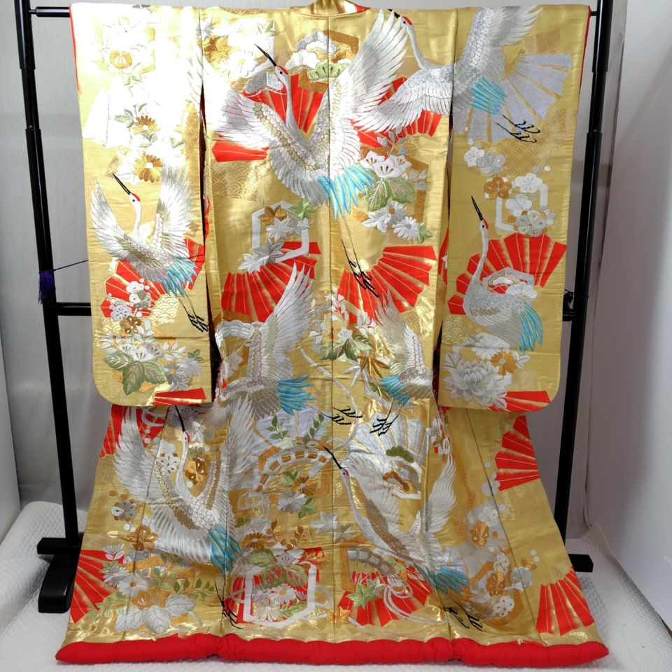 【used】着物『打掛』舞台衣装　インテリア　kimono uchikake　和装　花嫁衣裳　日本　Japanese　伝統衣装　中古品