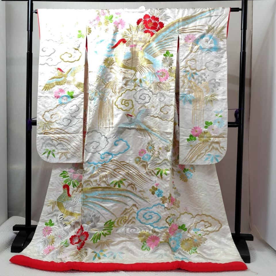 【used】着物『打掛』舞台衣装　インテリア　kimono uchikake　和装　花嫁衣裳　日本　Japanese　伝統衣装　中古品
