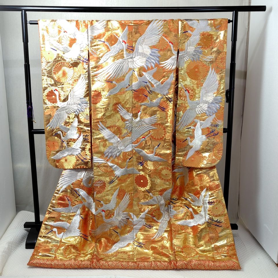 【used】着物『打掛』舞台衣装　インテリア　kimono uchikake　和装　花嫁衣裳　日本　Japanese　伝統衣装　中古品
