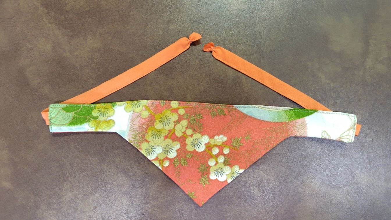 小型犬　犬服　バンダナ　スカーフ　着物リメイク　和モダン　一点物　おしゃれ　日本製　ドッグウェア　ペット用　和柄　ハンドメイド　高級感　プレゼント　記念日　誕生日　唯一無二