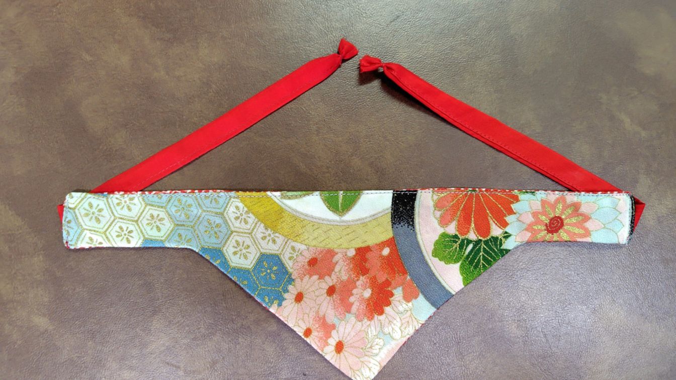 小型犬　犬服　バンダナ　スカーフ　着物リメイク　和モダン　一点物　おしゃれ　日本製　ドッグウェア　ペット用　和柄　ハンドメイド　高級感　プレゼント　記念日　誕生日　唯一無二