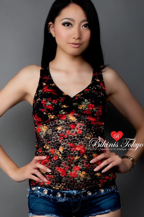 フラワーレースバッククロスカップ付きキャミソール・ブラック