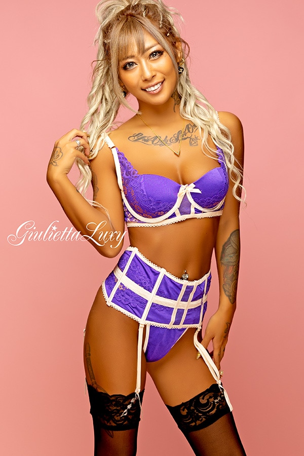 ベージュポイントパープルカラーランジェリー3点セット