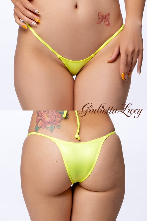 Wet素材ローライズハーフバックショーツ・イエロー