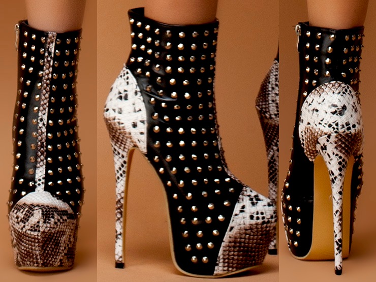 ヘビ柄ポイントスタッズ付きショートブーツ