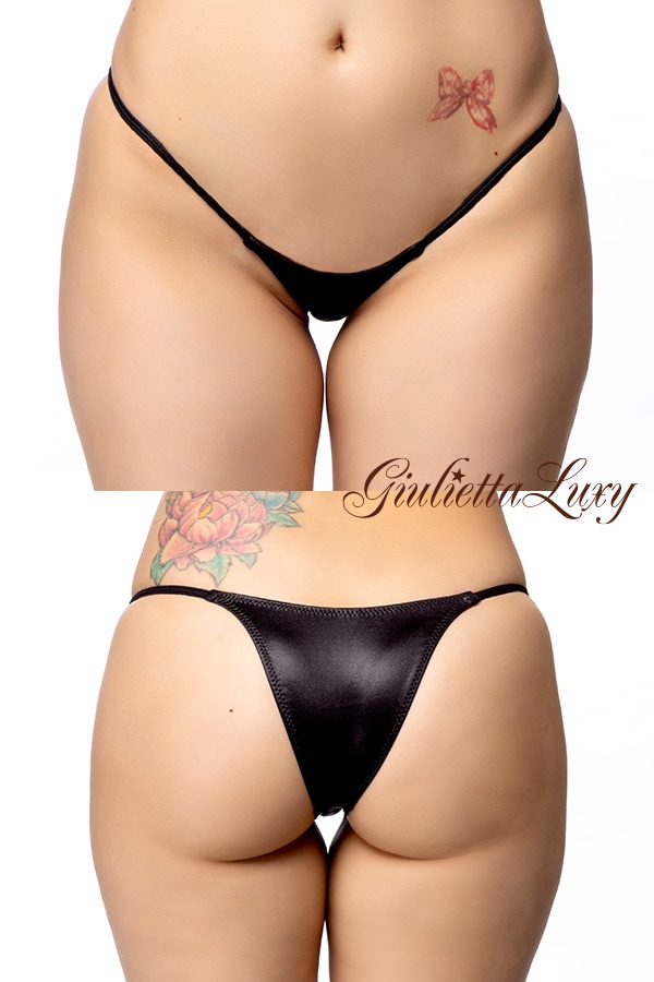 Wet素材ローライズハーフバックショーツ・ブラック