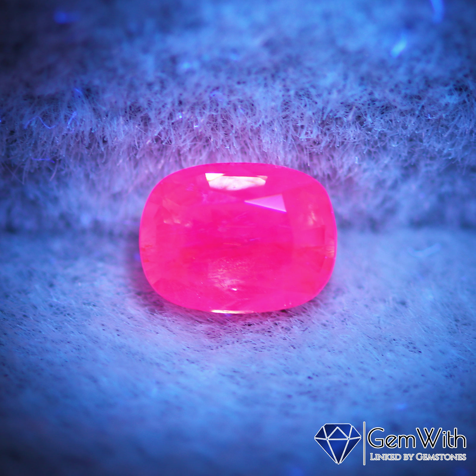 シルキーピンクサファイア0.39CT | サファイア | GemWith 宝石・ルース
