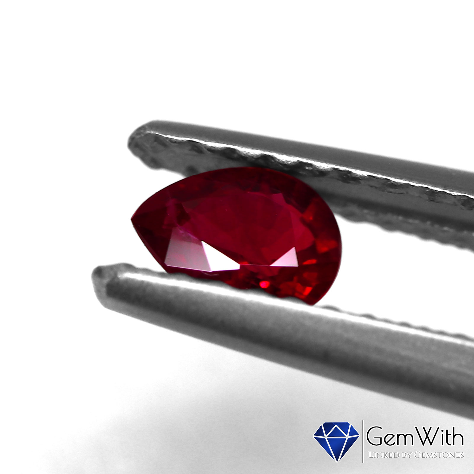 ピジョンブラッドルビークリスタル。 ビルマ産ピジョンブラッドルビー0.32CT | ルビー | GemWith 宝石