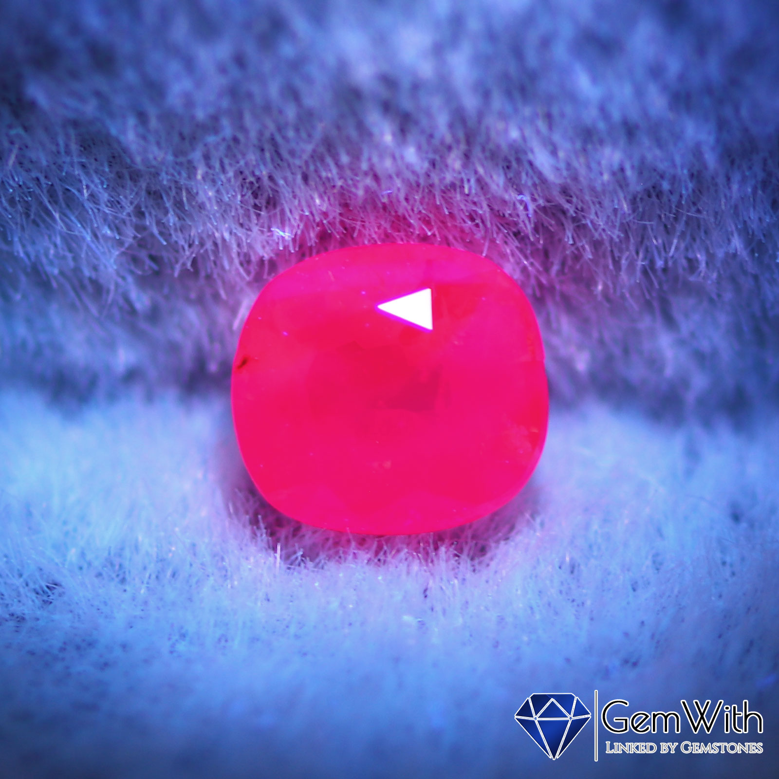 シルキーピンクサファイア0.29CT | サファイア | GemWith 宝石・ルース
