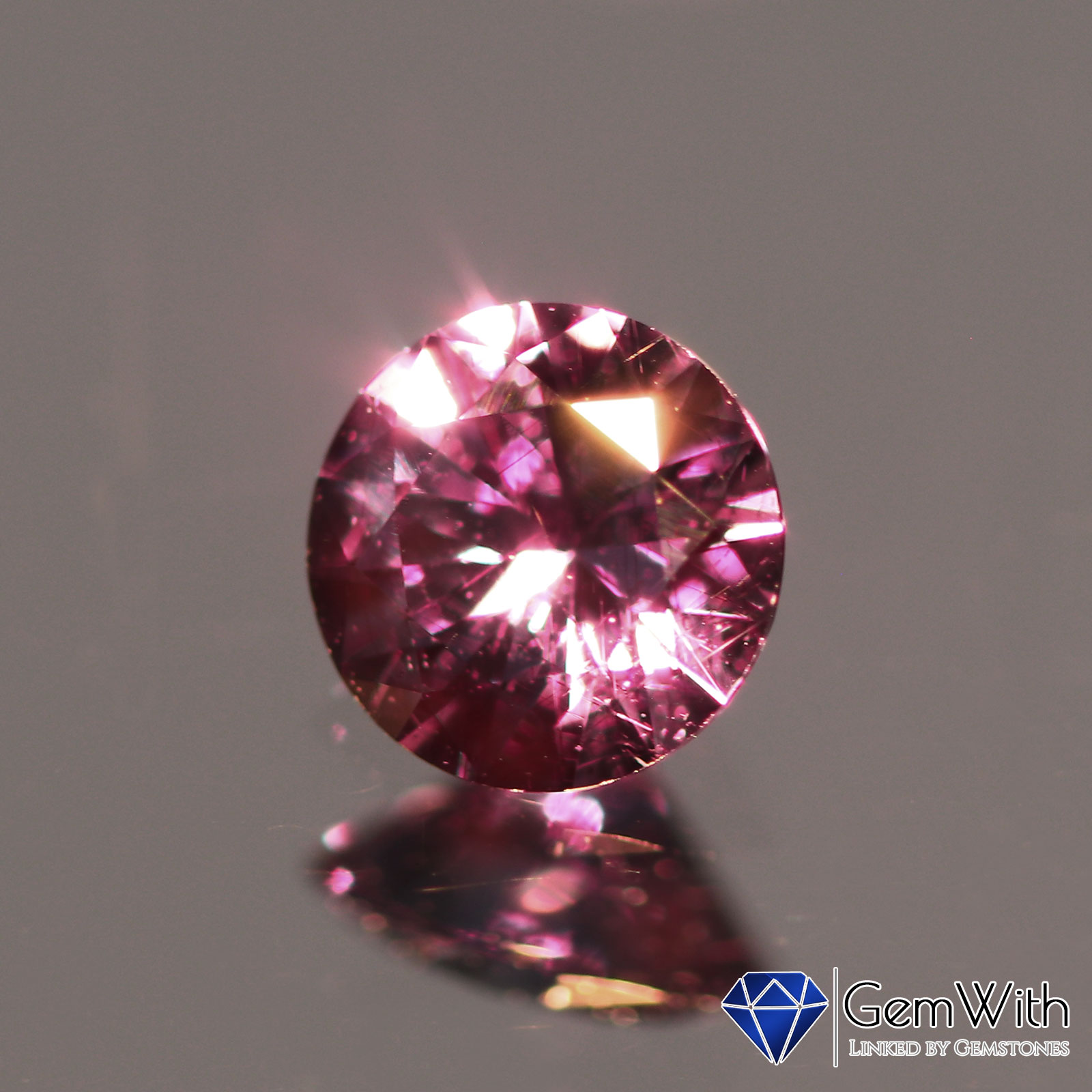 ベキリー産カラーチェンジガーネット0.30CT | ガーネット | GemWith