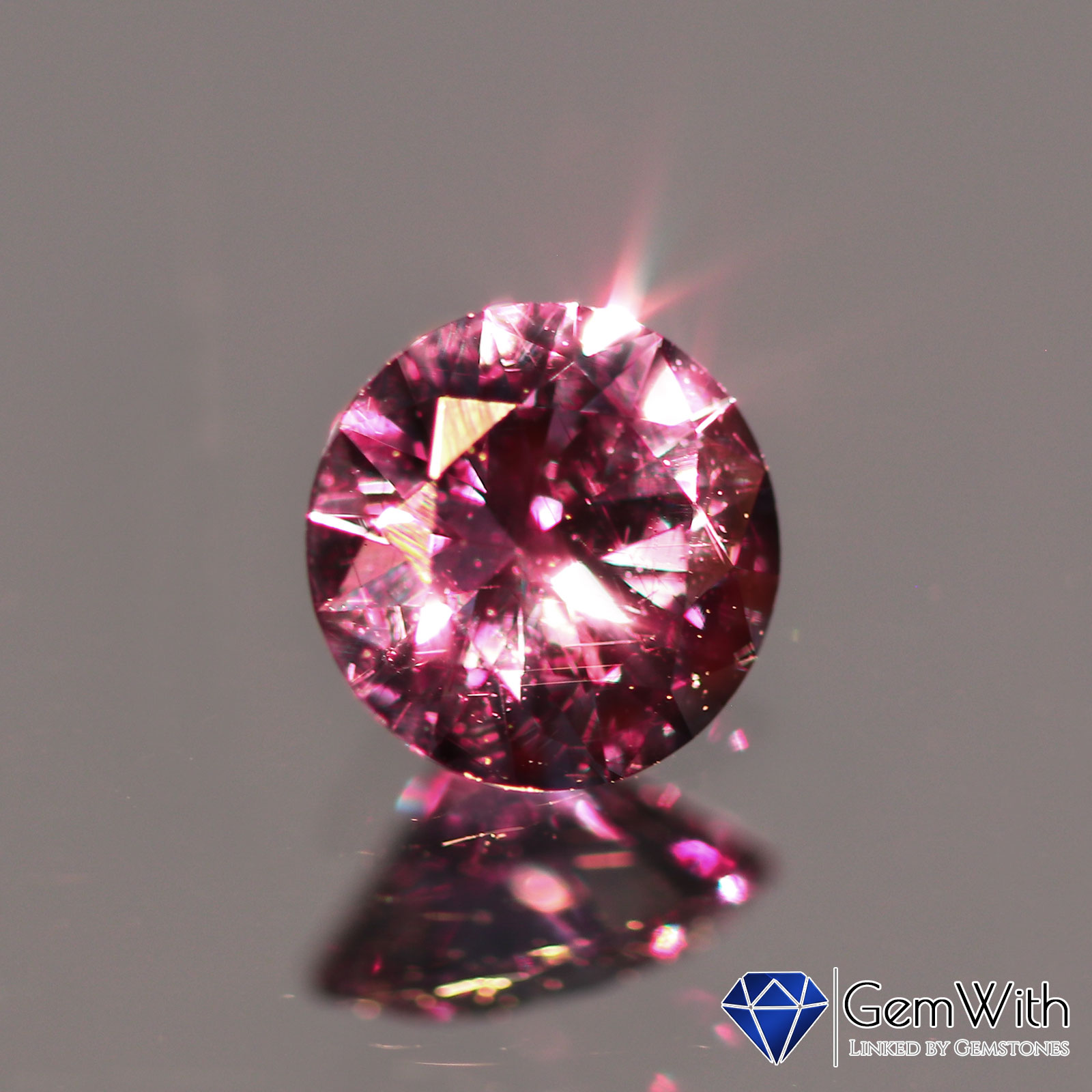 ベキリー産カラーチェンジガーネット0.30CT | ガーネット | GemWith