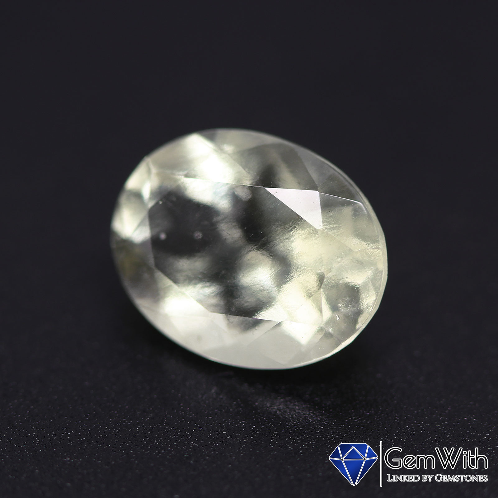 リビアングラス2.01CT | ファニーストーン | GemWith 宝石・ルース