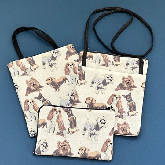 こちらを見てくれるワンちゃんに癒されます。ゴブラン織りトートバッグ