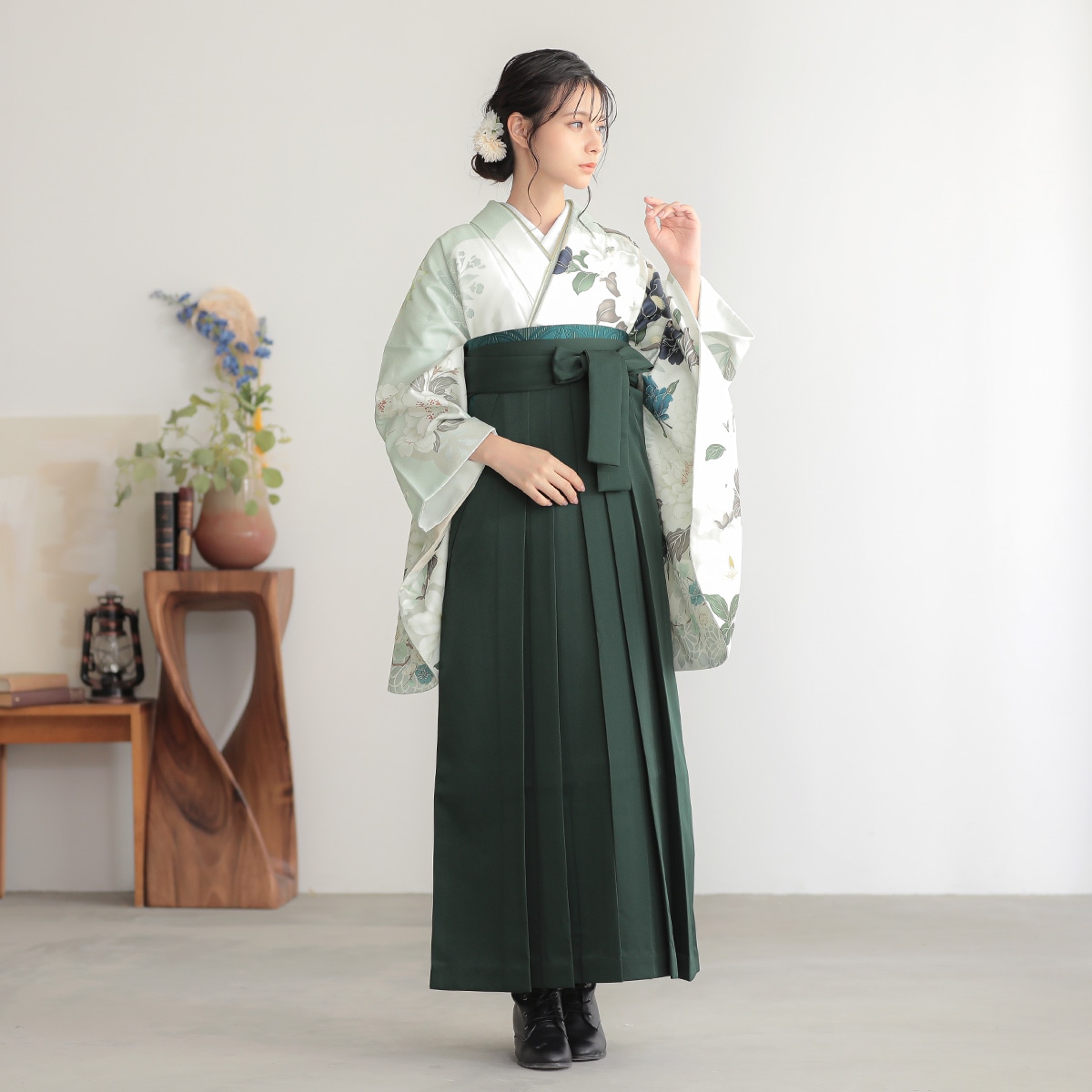  白ｘアイスグリーン　雲取りに花々 レンタル 大学生袴 G1022