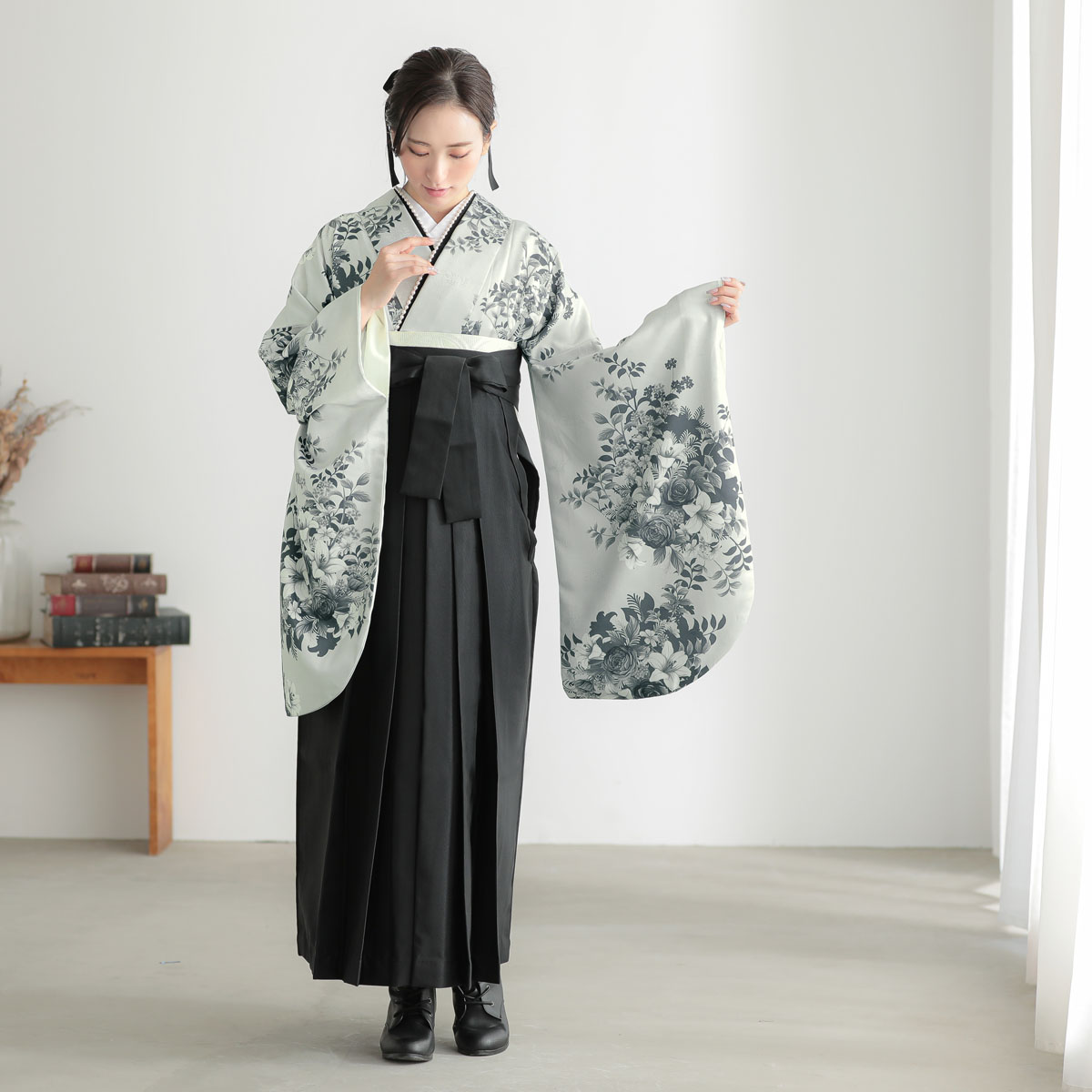  【SALE】 ライトグレー　薔薇に百合 レンタル 大学生袴 G1005
