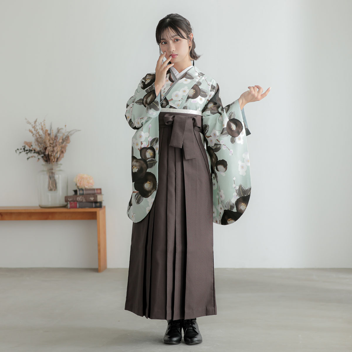  【SALE】 アイスグリーン　ダークブラウン椿に梅 レンタル 大学生袴 G1002
