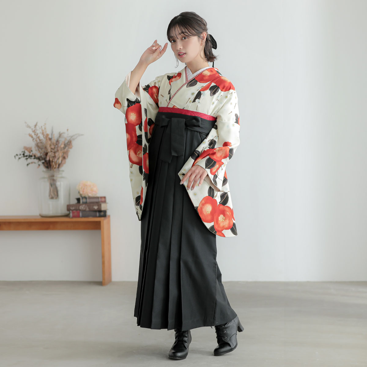  オフホワイト　赤椿に梅 レンタル 大学生袴 G1000