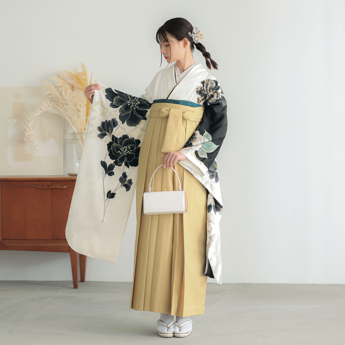 星乃夢奈 白ｘ黒　牡丹 レンタル 振袖袴 R2208