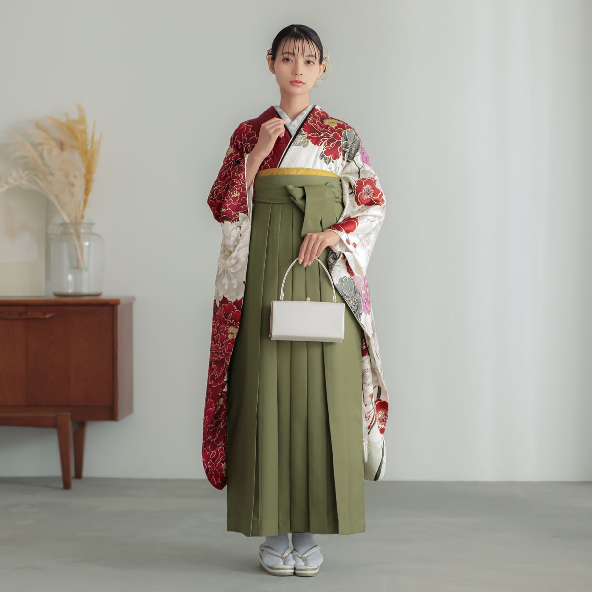 華徒然×吉木千沙都 華徒然×吉木千沙都 白ｘ赤　牡丹に梅 レンタル 振袖袴 R2206