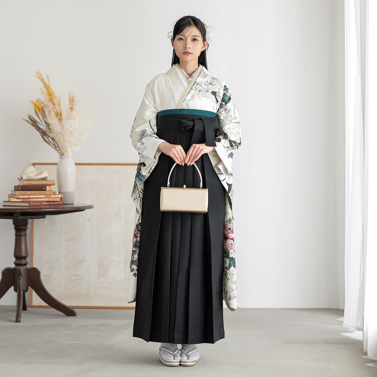 FURURU 白　洋花のリース レンタル 振袖袴 R2202