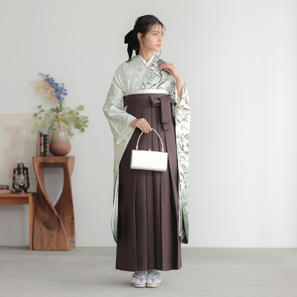 玉城ティナ×紅一点 【SALE】 玉城ティナ×紅一点 アイスグリーン　牡丹に菊 レンタル 振袖袴 R2188