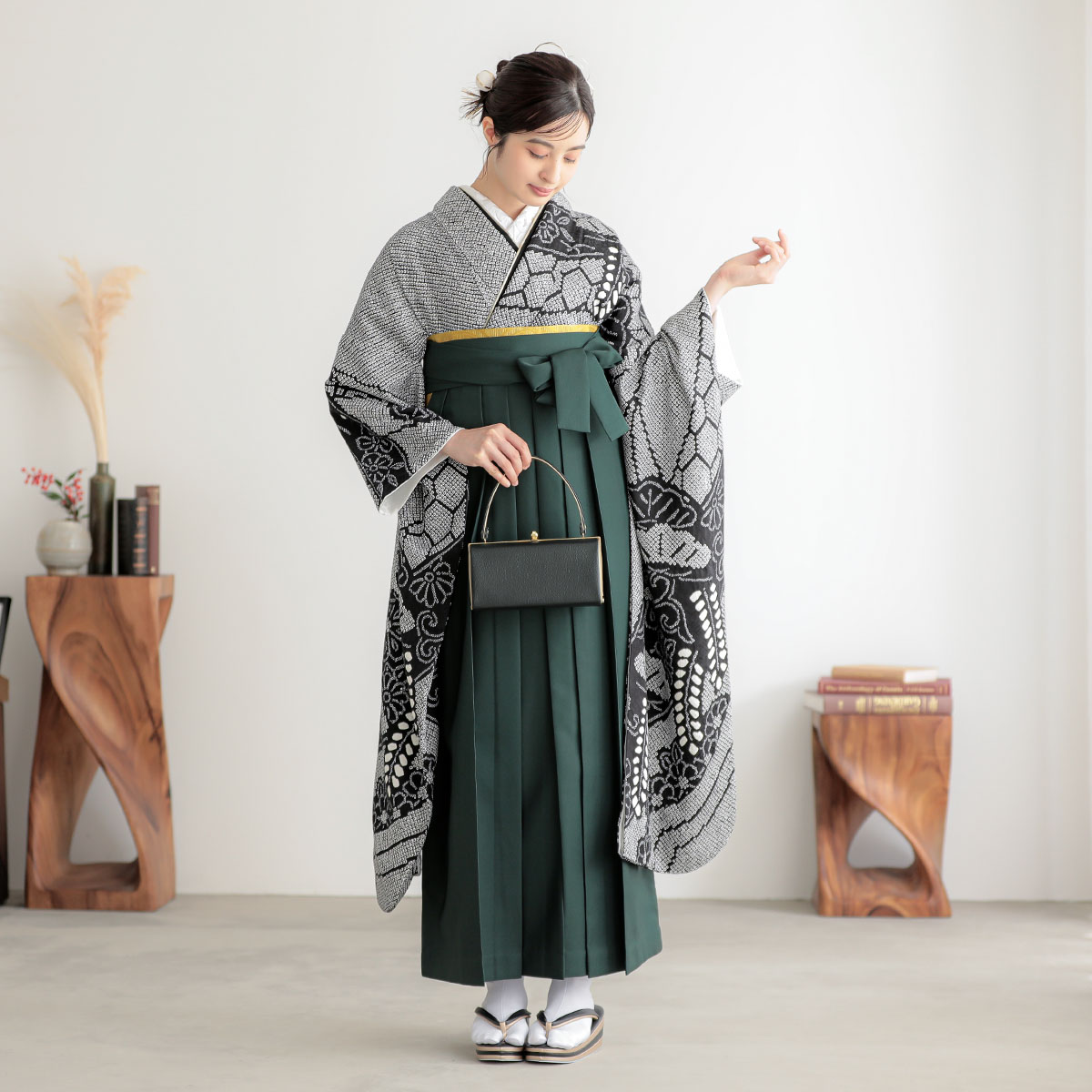  【SALE】 総絞り　黒　熨斗に藤 レンタル 振袖袴 R2180