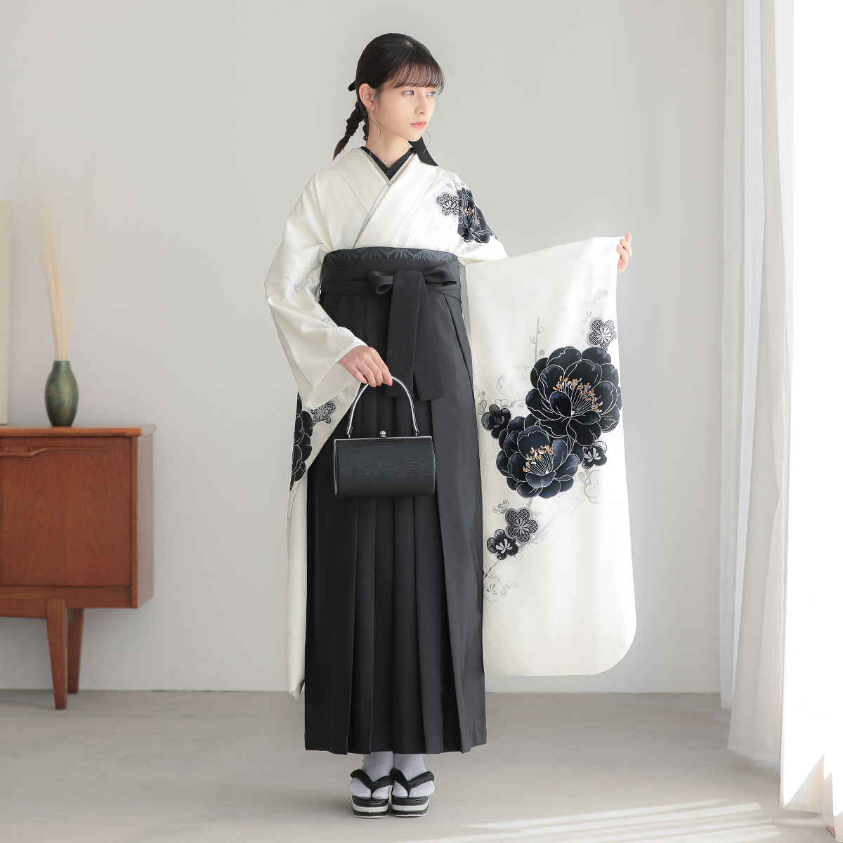  白　黒梅 レンタル 振袖袴 R2122