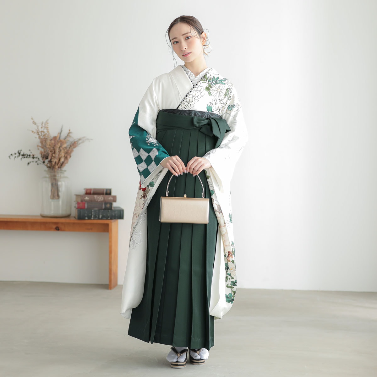  【SALE】 白　菊牡丹に笹 レンタル 振袖袴 R2113