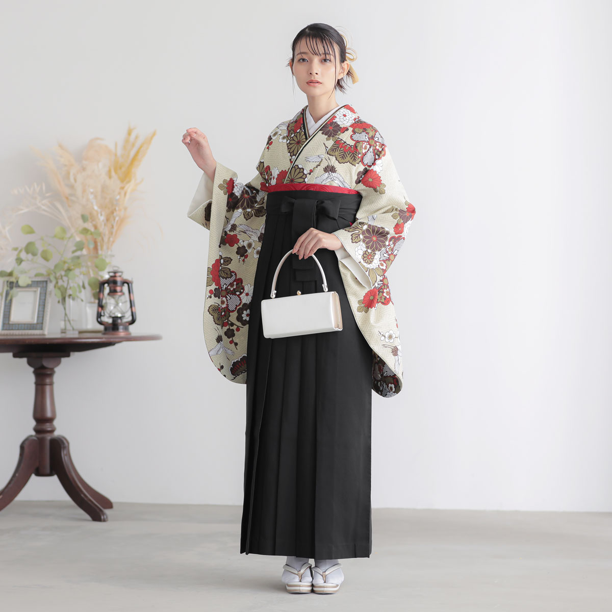  【SALE】 鳥の子色　鶴と花紋に紗綾形 レンタル 大学生袴 G1029