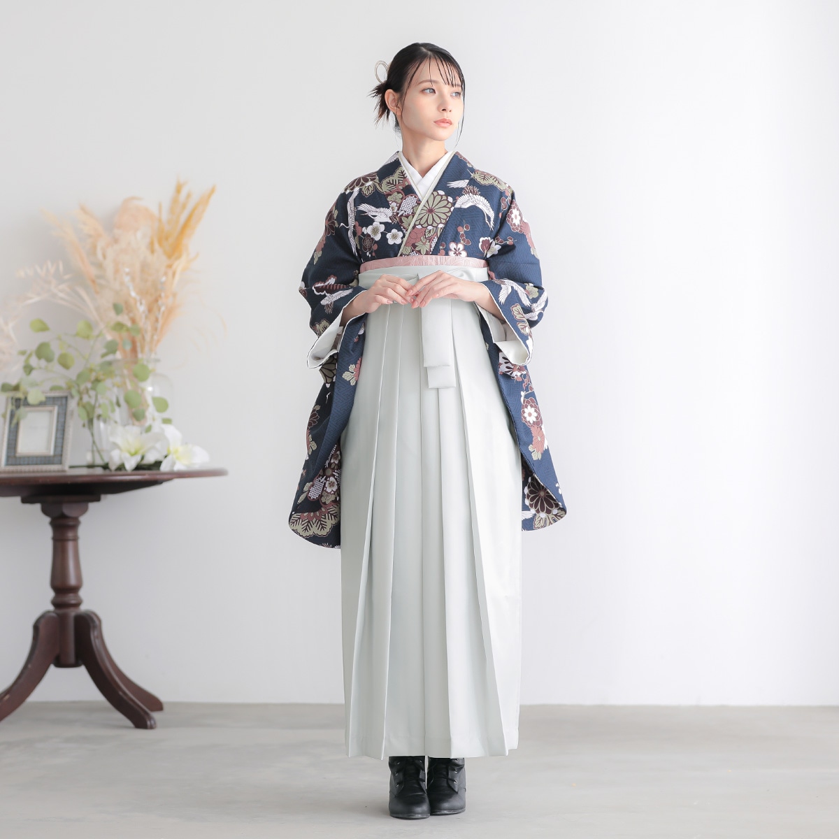  紺色　鶴と花紋に紗綾形 レンタル 大学生袴 G1028