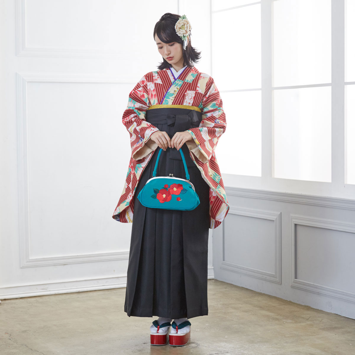  【SALE】 赤　縦縞に花と鶴 レンタル 大学生袴 G852