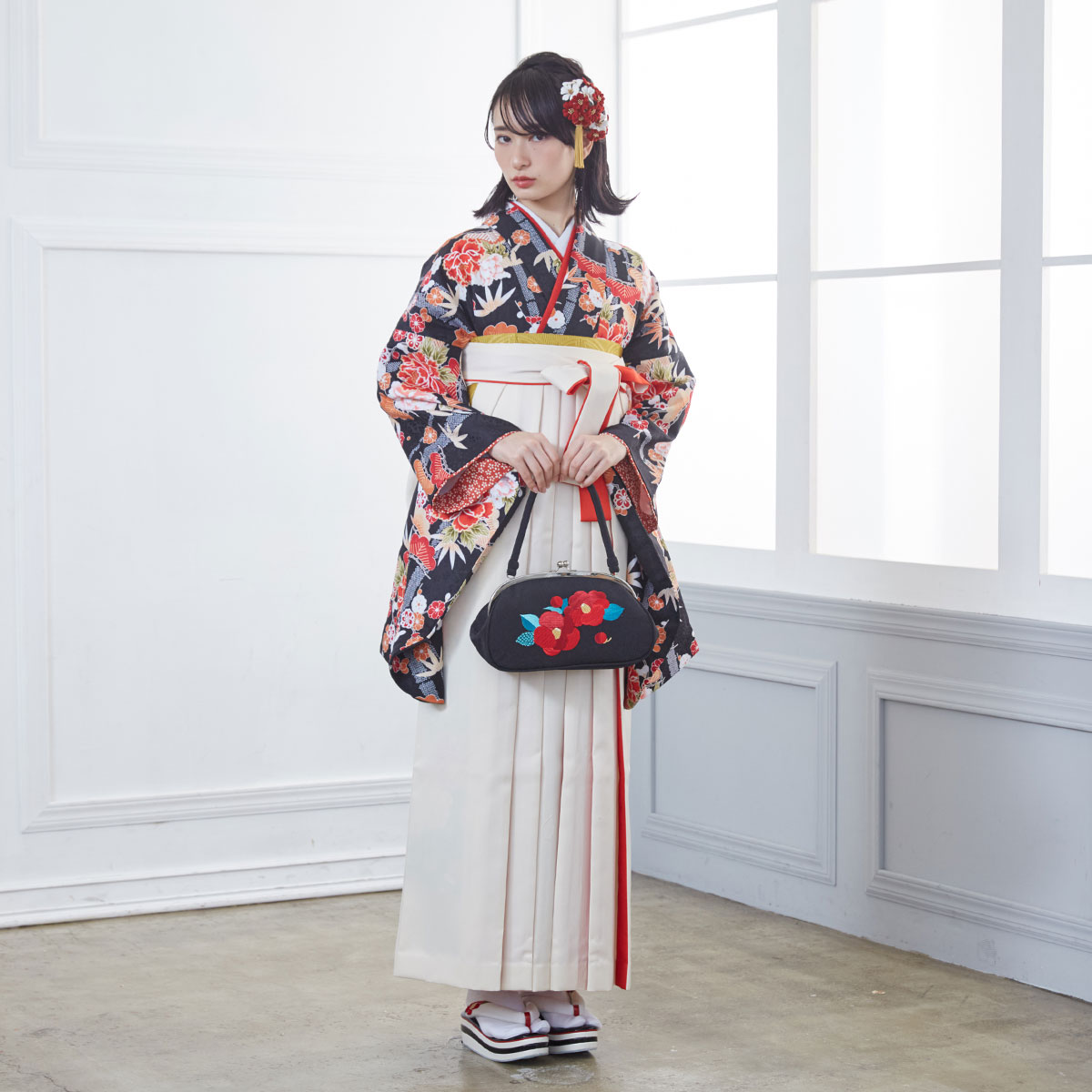 H 【SALE】 黒　松竹梅に牡丹 A011 レンタル 大学生袴 G561