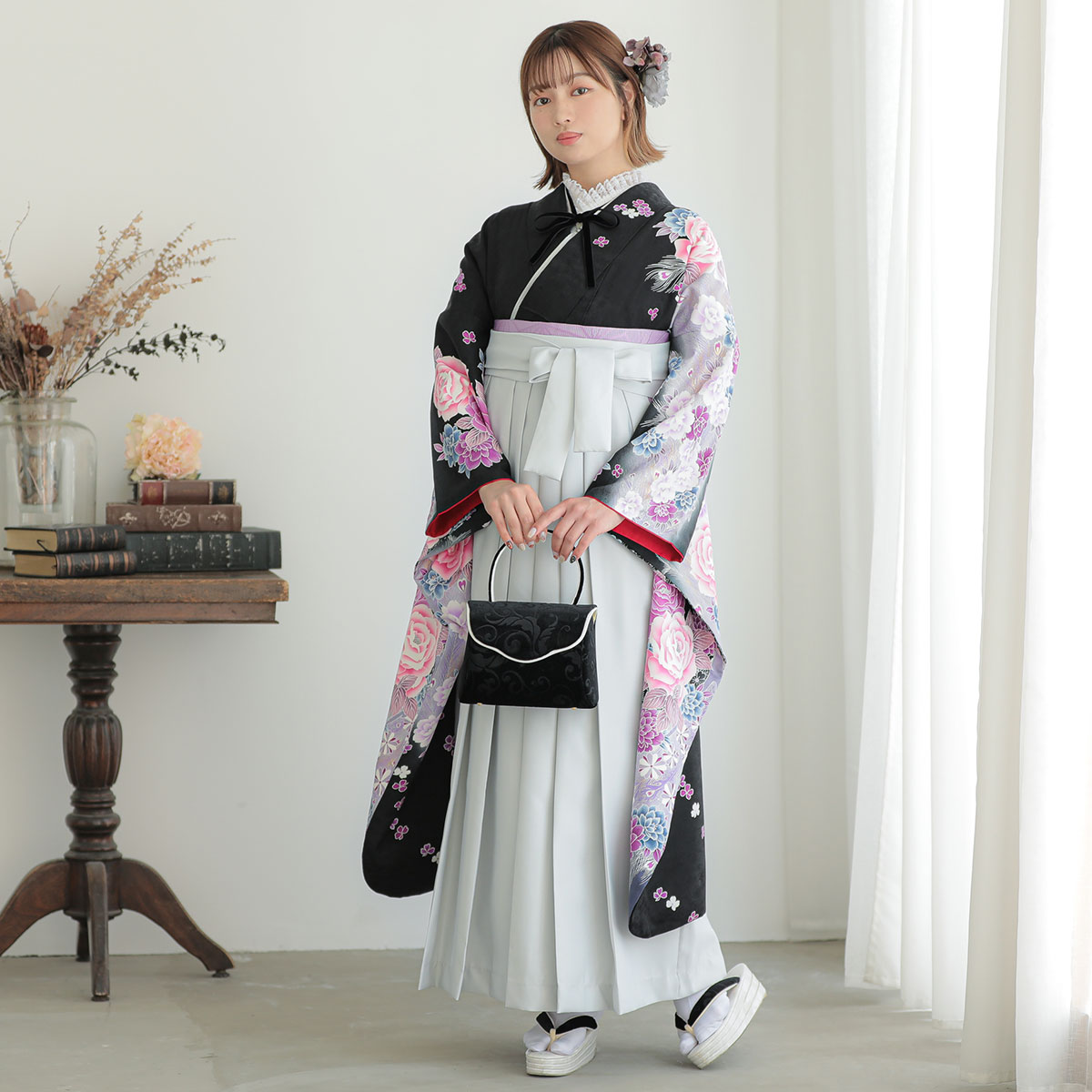  【SALE】 黒　薔薇に孔雀 絹 レンタル 振袖袴 R599