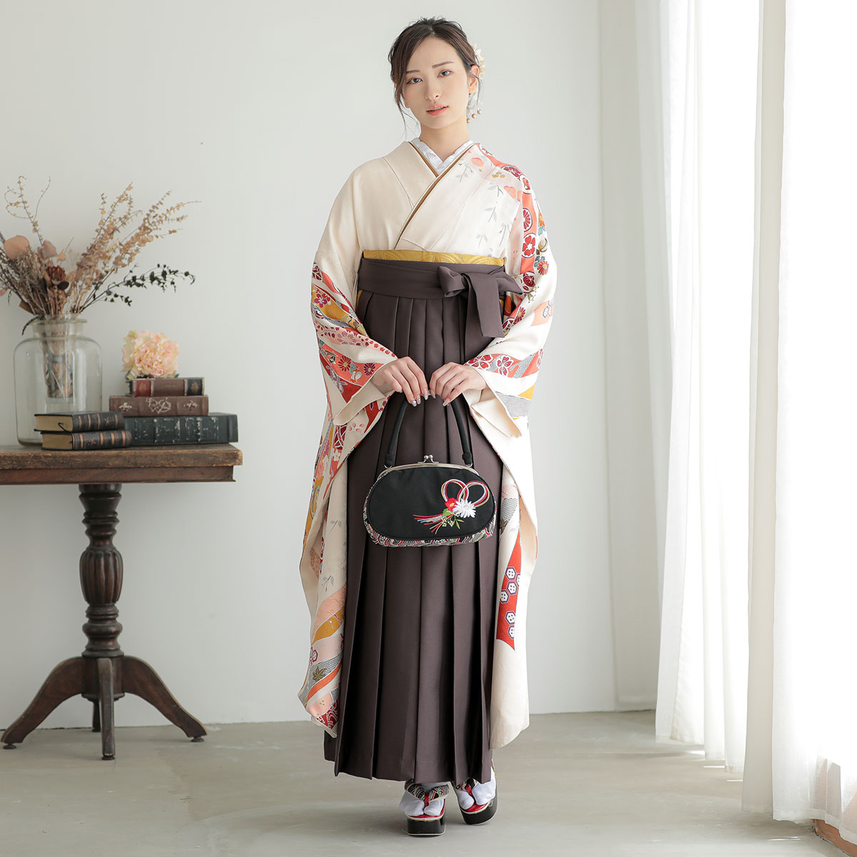  【SALE】 白　吉祥熨斗目に枝垂桜  絹 レンタル 振袖袴 R1425