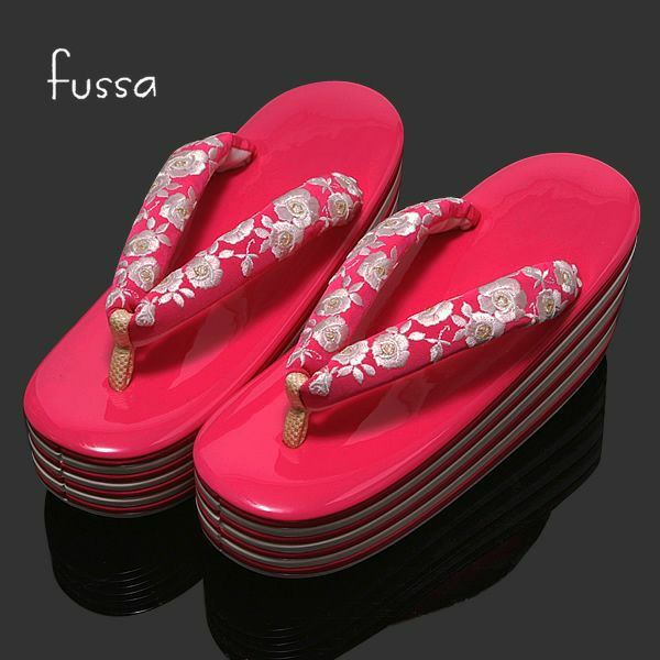 草履 fussa 振袖草履Lサイズ（フリーサイズ）「濃いピンク×白色 薔薇の刺繍鼻緒」フッサ 販売 草履 029752