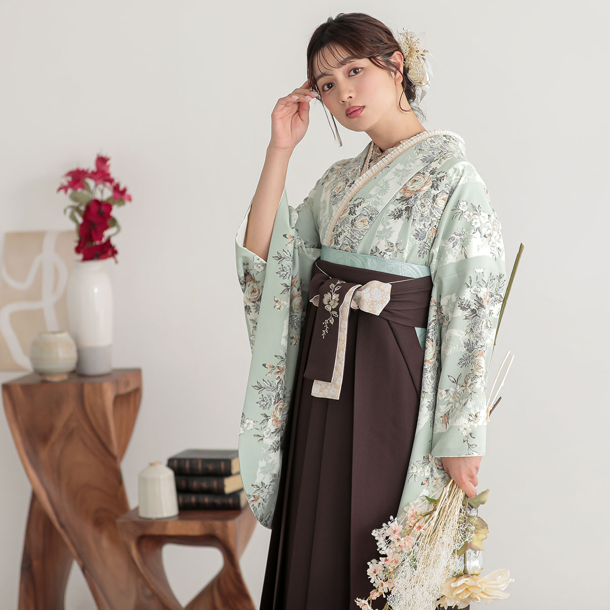 Kami Shibai 【SALE】 ミントグリーン　薔薇にストライプ レンタル 大学生袴 G975