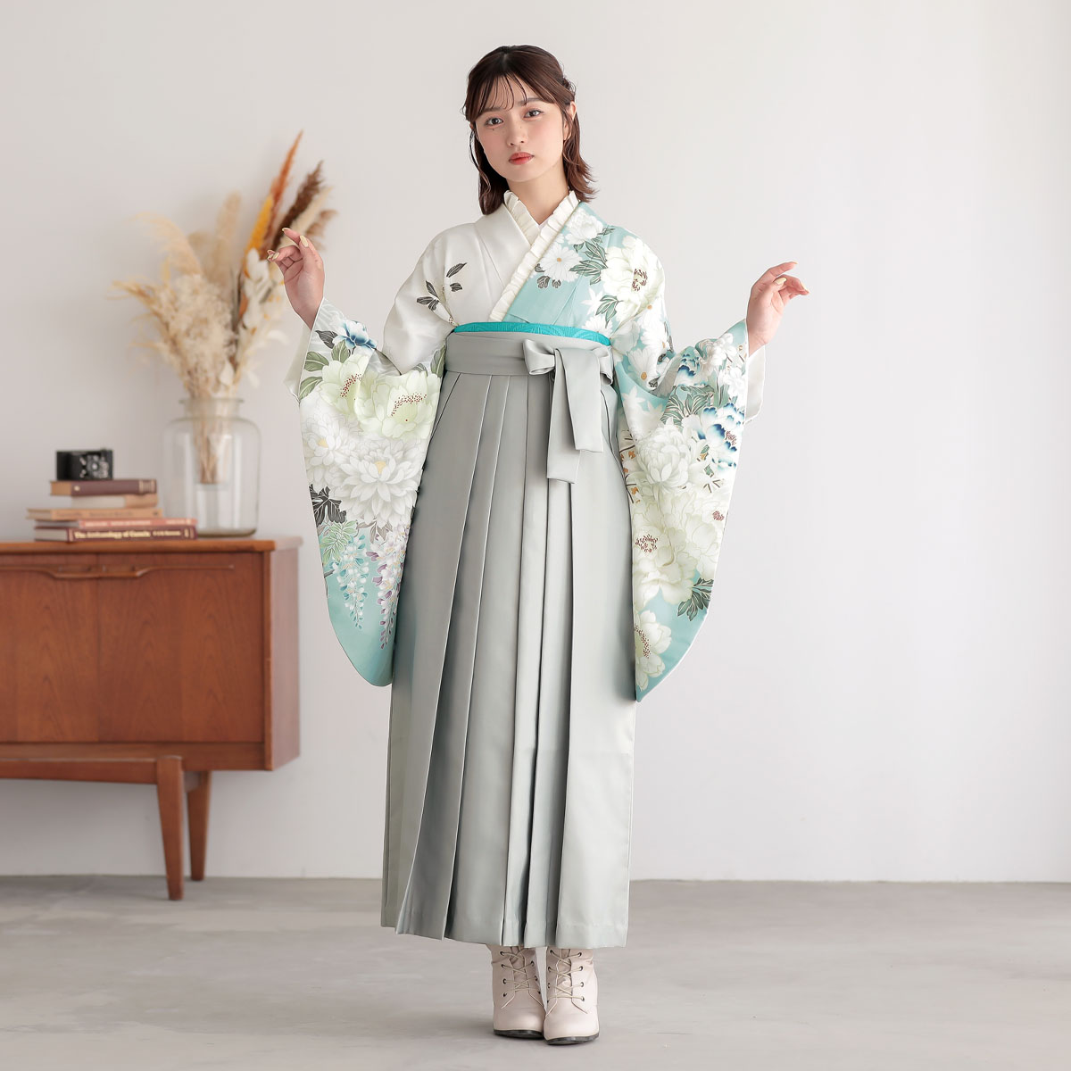  水色ｘ白　牡丹に花々 レンタル 大学生袴 G1062